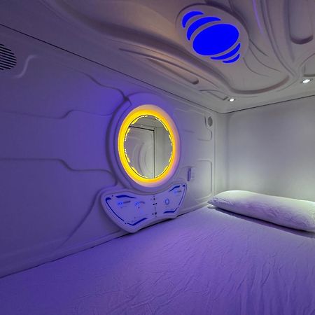 Hostel Space Capsule Madri Exterior foto