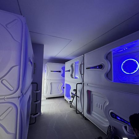 Hostel Space Capsule Madri Exterior foto
