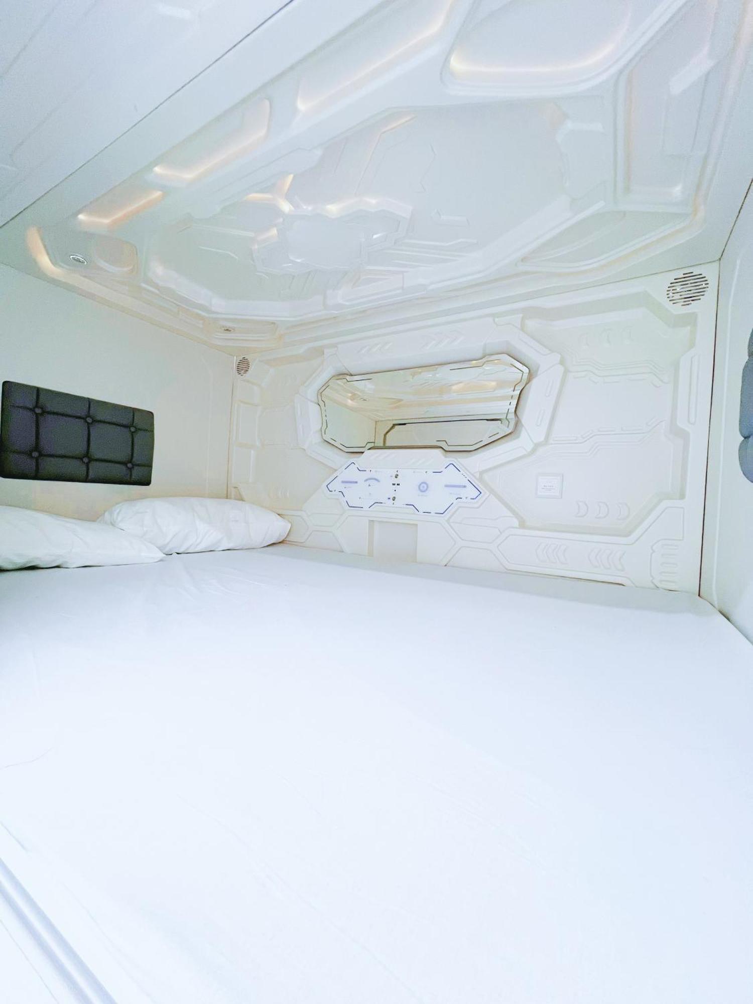 Hostel Space Capsule Madri Exterior foto