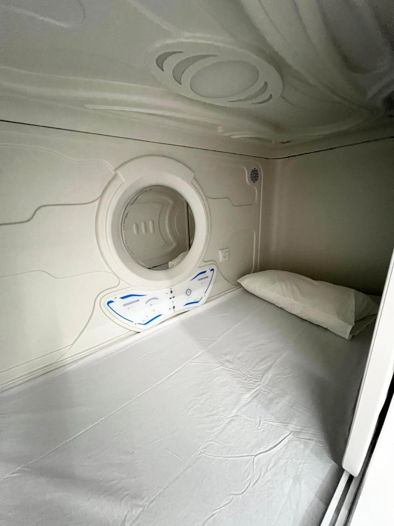 Hostel Space Capsule Madri Exterior foto