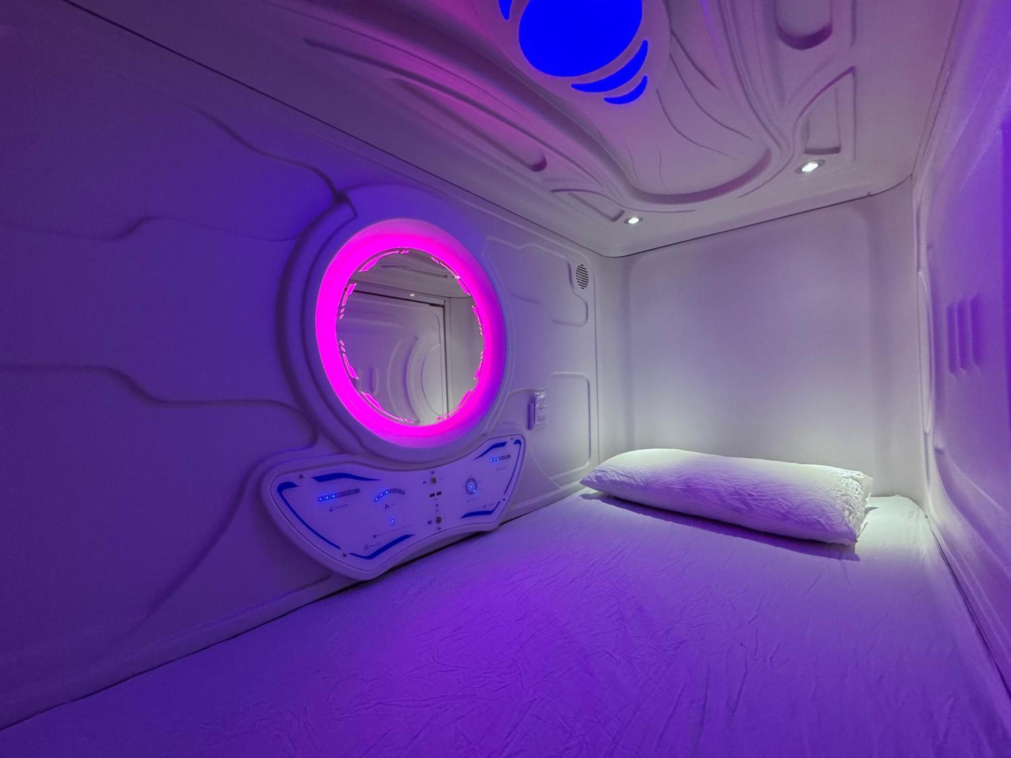 Hostel Space Capsule Madri Exterior foto